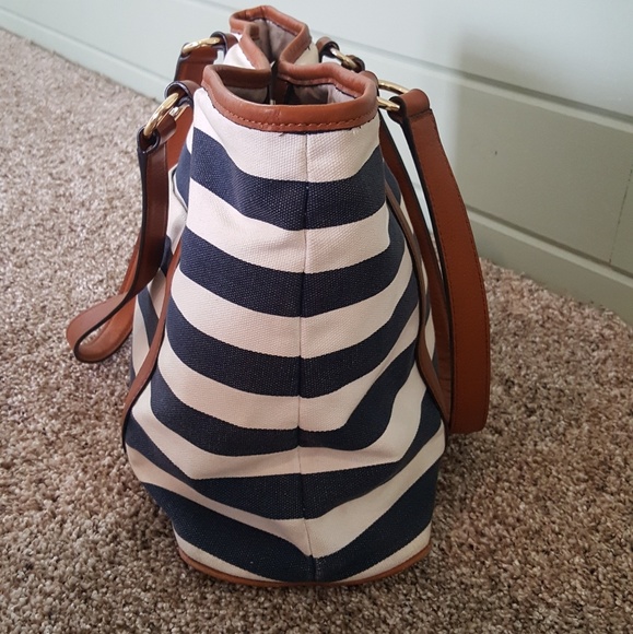 SOLD Michael Kors Navy And White Handbag - Picture 4 of 8